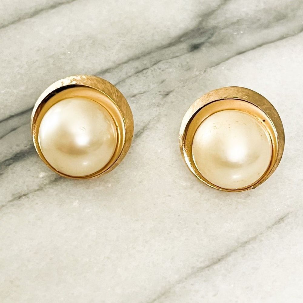 Vintage Crown Trifari Earrings Pearl Gold Toned Clip On Retro Cottagecore